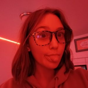 Meet your Posher, Lacey